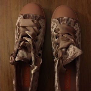 Size 10 rocket dog velvet shoes